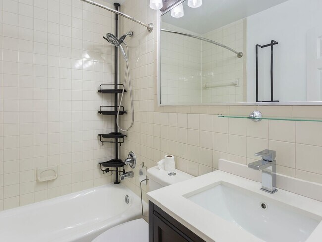 Building Photo - Charming 2BR/2BA Condo Near U Street with ...