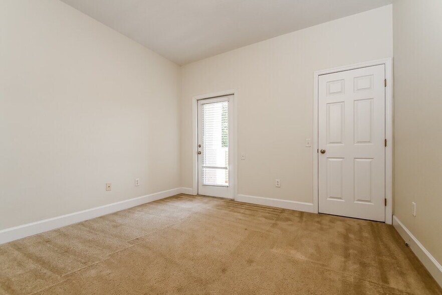 Building Photo - 6525 Quiet Pool Ct