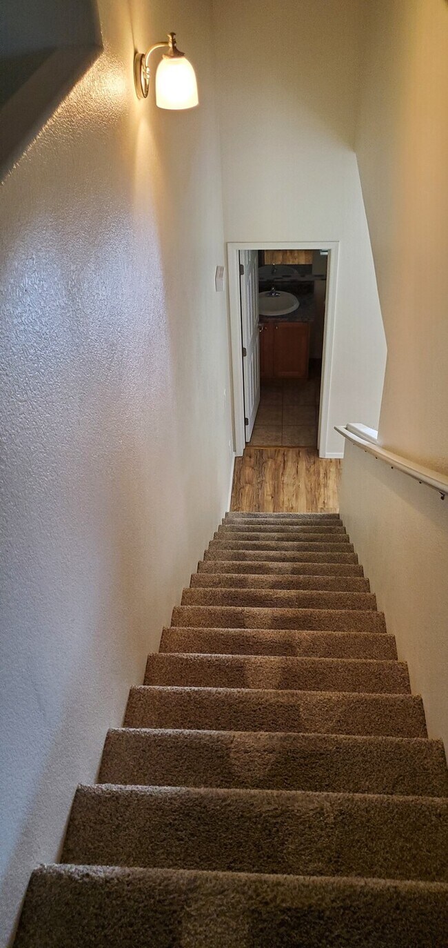 Building Photo - Beautiful 4-Bedroom Home For Rent in Queen...
