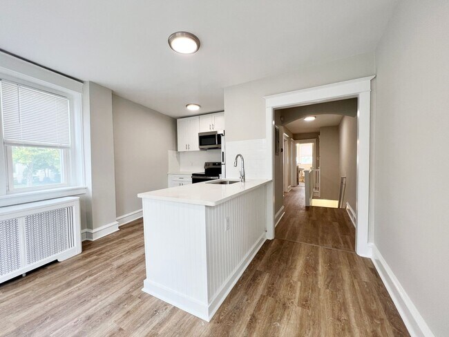 Building Photo - 193-197 E Lancaster Ave