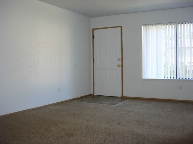 Building Photo - One Bedroom, One Bath - Special $1250.00 and Second Month Free!
