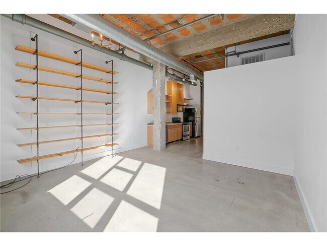 Building Photo - 718 N Washington Ave