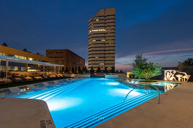 Building Photo - 2-Bedroom Haven: Luxury Living, Modern Con...
