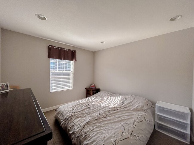 Building Photo - 8056 E 53rd Dr