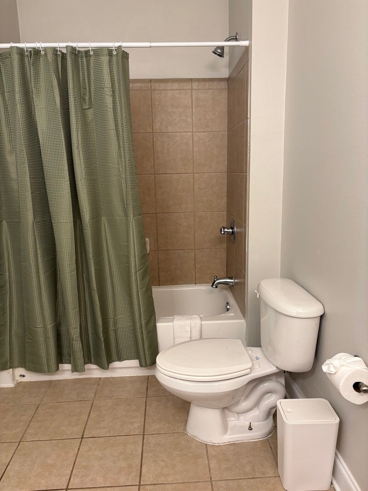 Primary Shower and Toilet - 3218 Veterans Memorial Pky