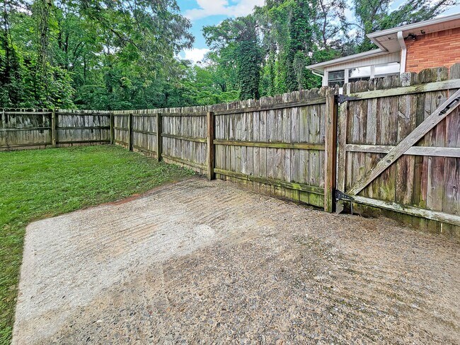 Building Photo - 4-Bedroom Ranch in the Heart of Atlanta – ...