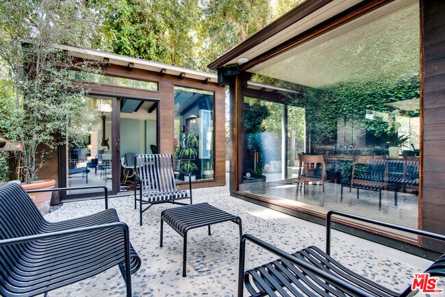 Building Photo - 9624 Yoakum Dr