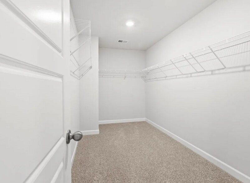 Building Photo - 527 Ward Wilson Trl