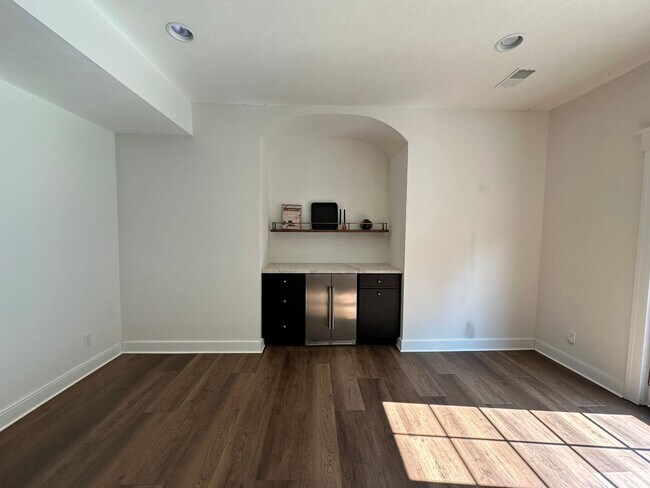 Building Photo - Five Bedroom Home on Almost Two Acres!