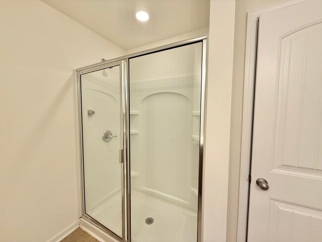 Building Photo - Excellent 3BD, 2.5BA Clayton Townhome Near...