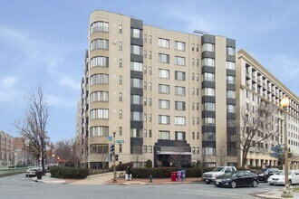 Building Photo - Spectacular Scott Circle Solarium Studio A...