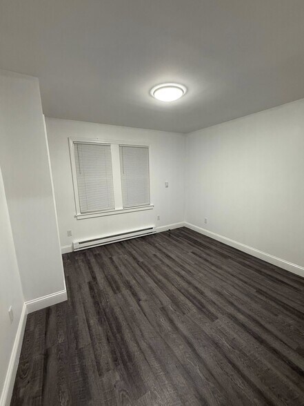 Building Photo - 48 Anthony St