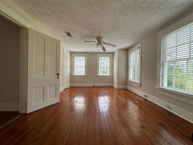 Building Photo - 844 Hickman Rd