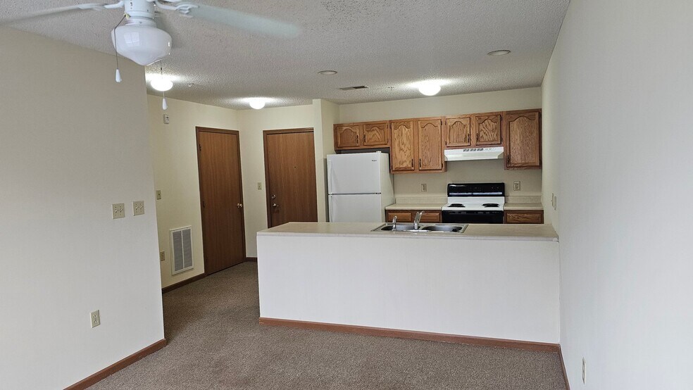 Building Photo - 571 MacCorkle Ave SW