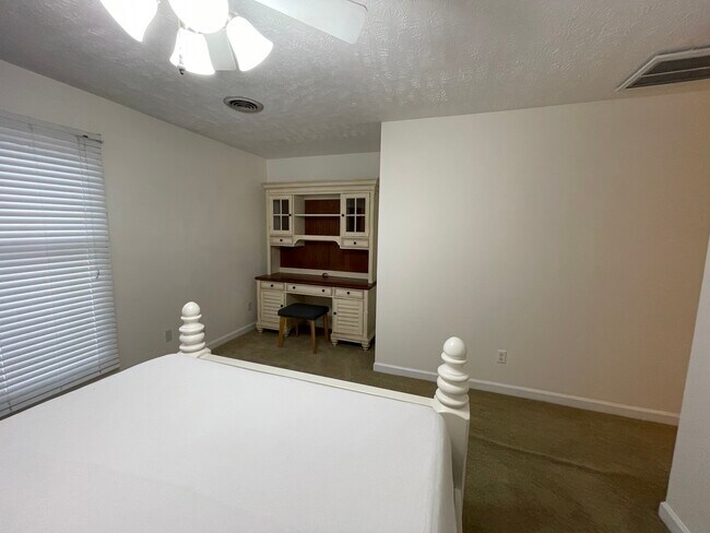Master Bedroom - 4015 Heather Ct