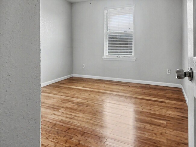 Building Photo - 5617 Avenue R 1/2