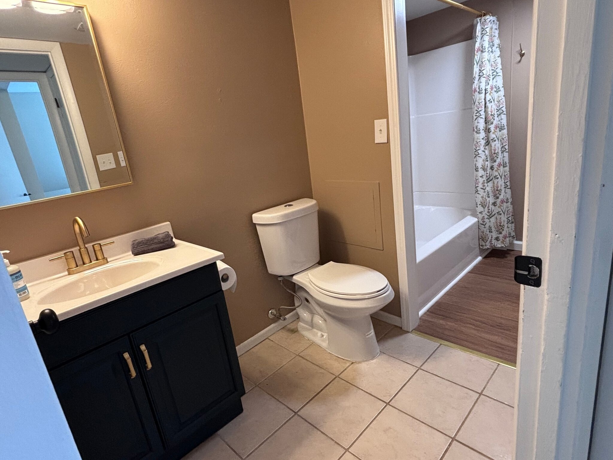 Building Photo - 463 Down Hill Dr