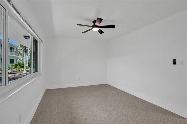 Building Photo - 1821 Middle River Dr