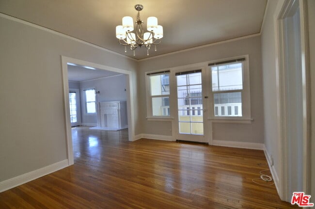 Building Photo - 2021 N Vermont Ave