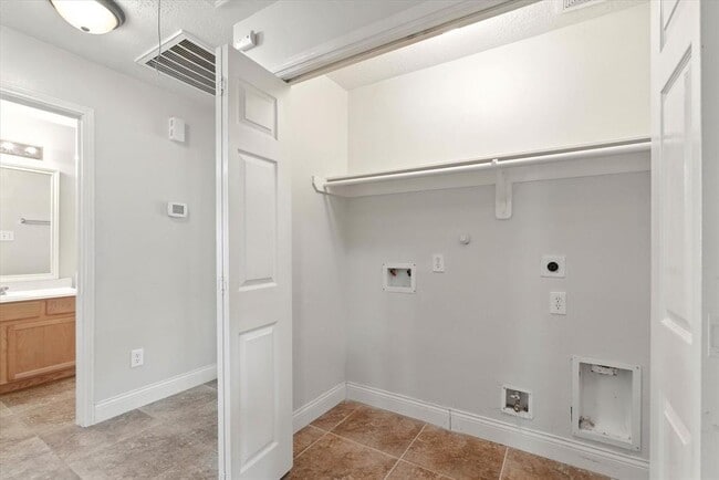 Building Photo - 8222 Sugar Cane Dr