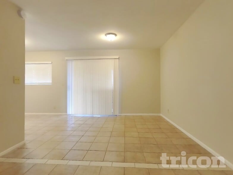 Building Photo - 809 95th Pl