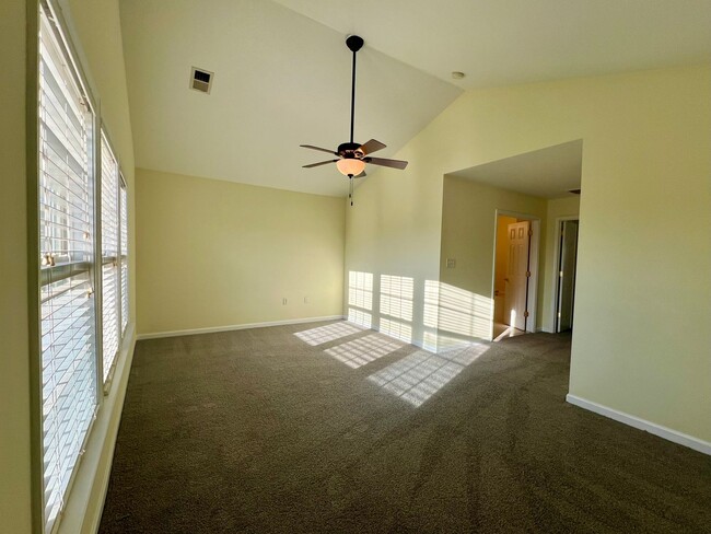 Building Photo - 3 bed/2.5 bath in the Fairways at Stonebri...