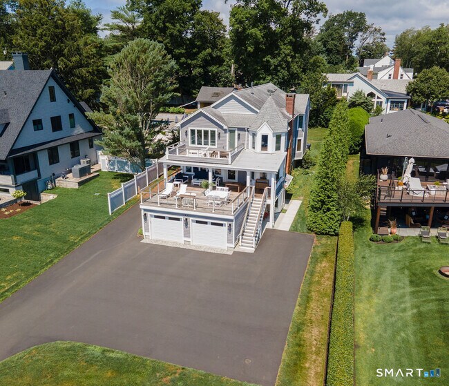 Building Photo - 133 Linden Ave