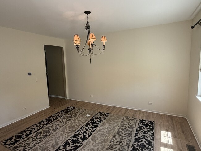 Building Photo - 575 Capital Ln