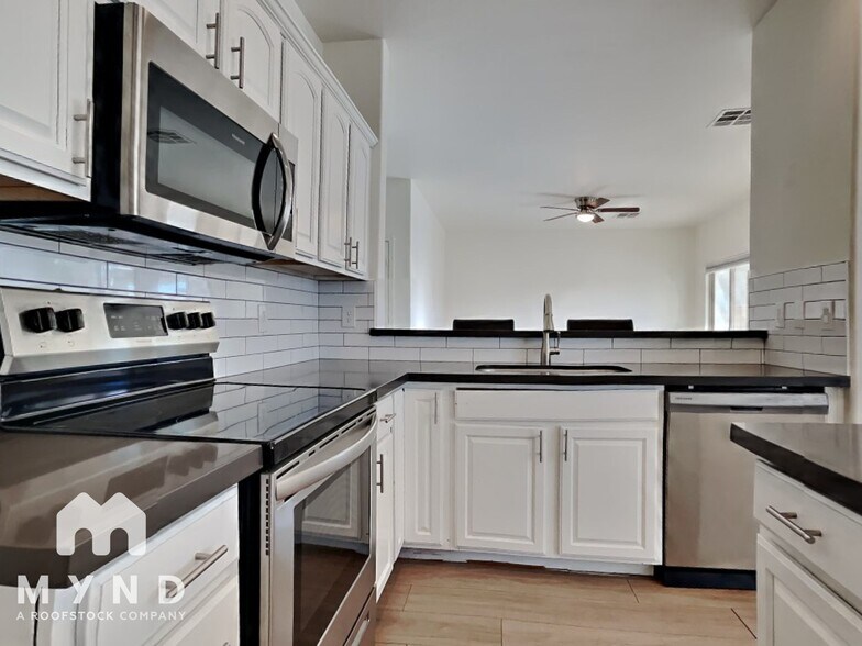 Building Photo - 1237 E Blackfoot Daisy Dr