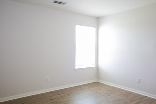 Building Photo - 14603 Bladenboro Dr