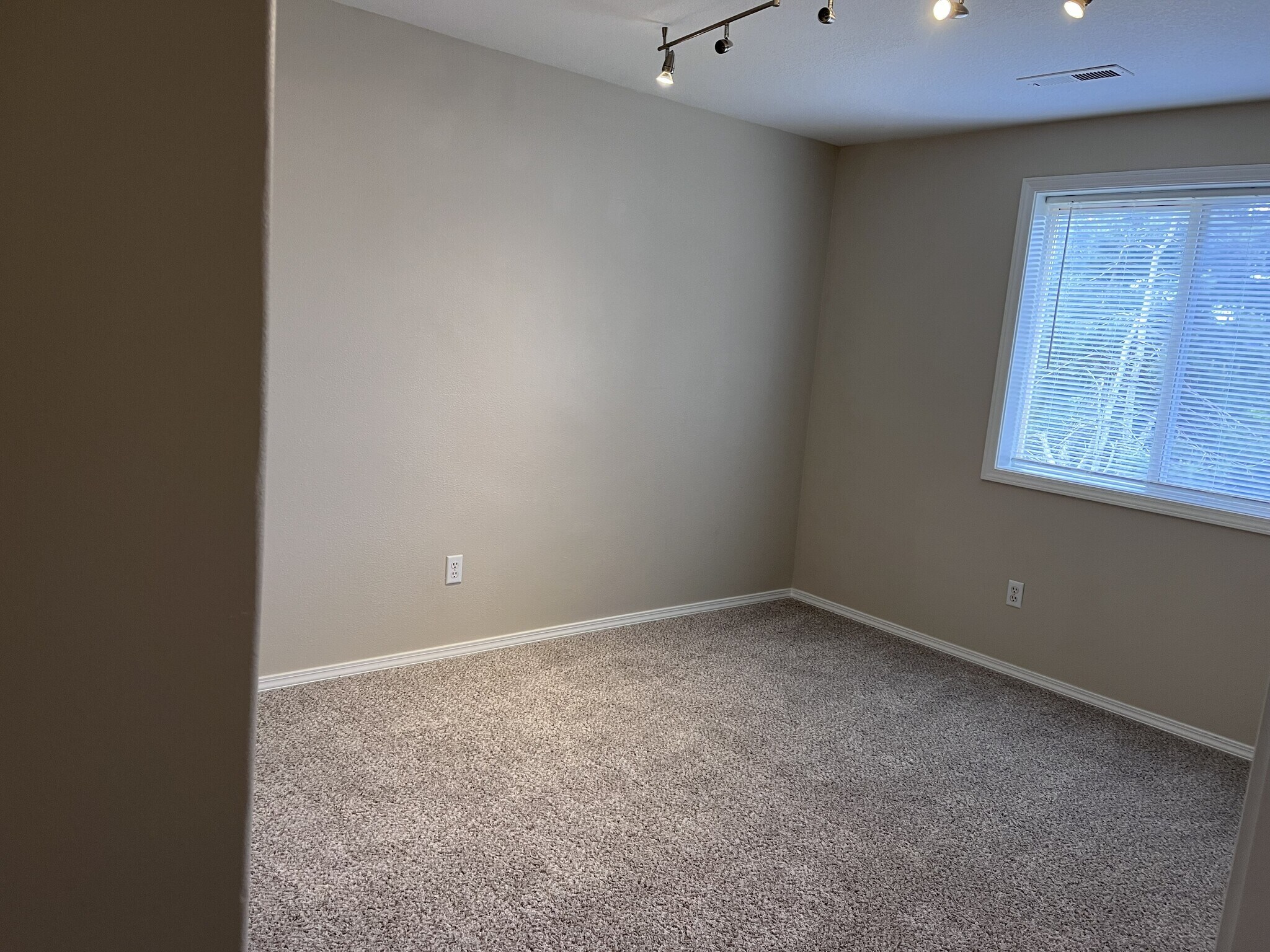 Building Photo - 17611 SE 16th St