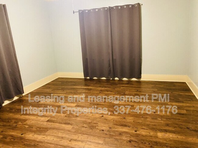 Building Photo - 306 S Lee Ave