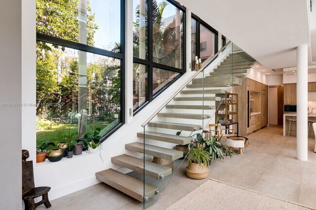 Building Photo - 4094 Park Ave