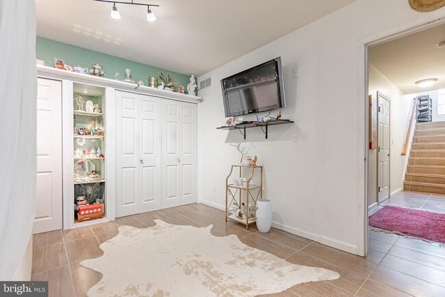 Building Photo - 321 Fountain St