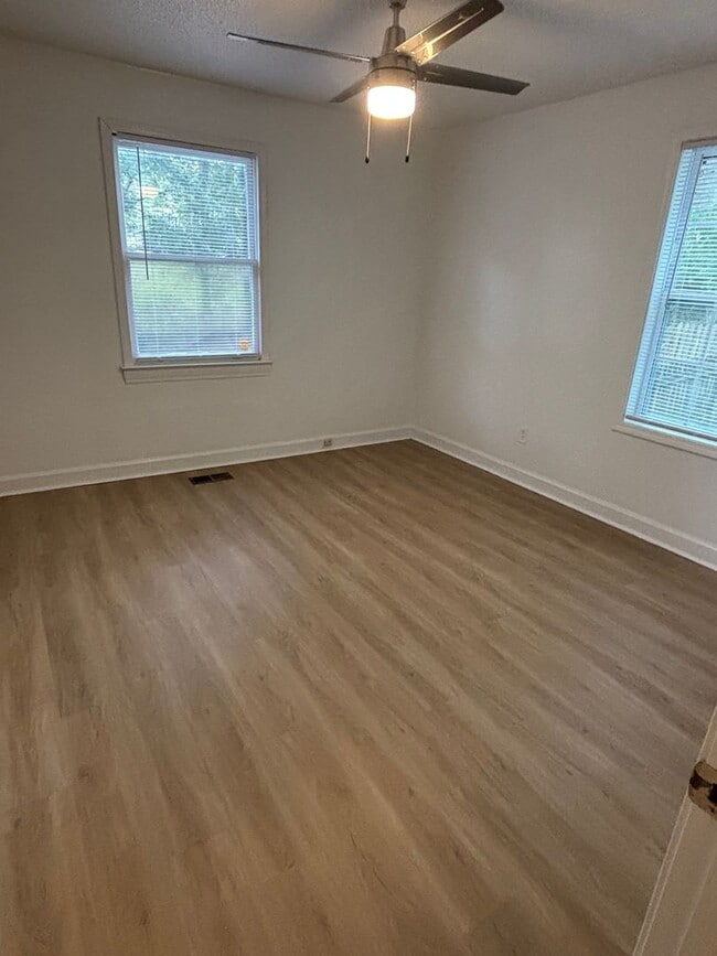 Building Photo - 2211 Lavera Dr