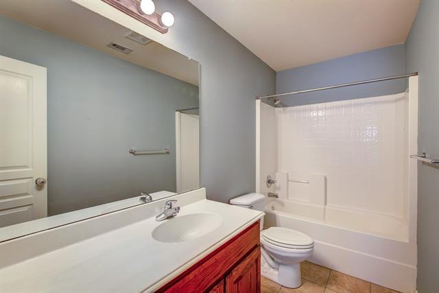 Building Photo - 304 Vista Way Dr