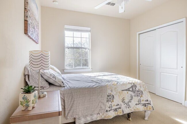 Building Photo - Fully Furnished 3-Bedroom/3-Bath Townhome