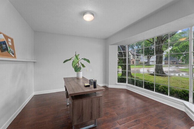 Building Photo - 602 Aldersgate Ct