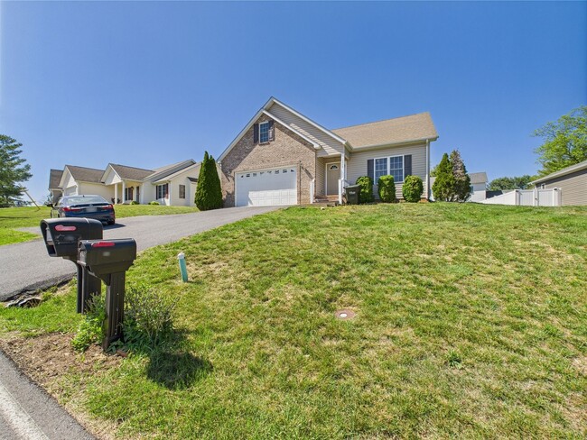 Primary Photo - Bright & Spacious 4-Bedroom Home Located i...