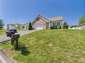 Building Photo - Bright & Spacious 4-Bedroom Home Located i...