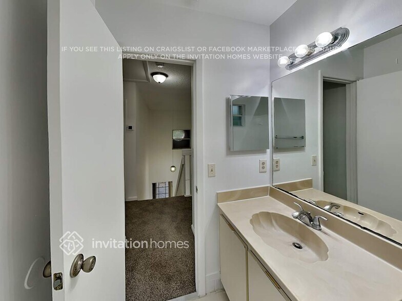 Building Photo - 9912 NW 9th Ct