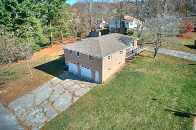 Building Photo - 201 Springdale Rd