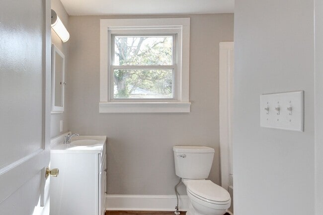 Building Photo - Charming Renovated Ranch Style Home With  Hardwood Flooring and White Cabinetry