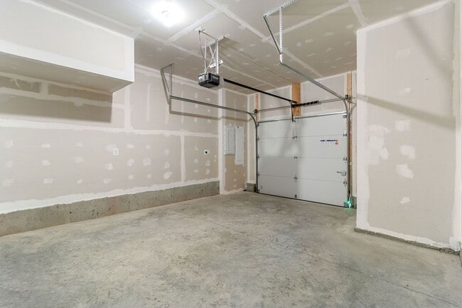 Building Photo - Rent – Brand New Townhome in the Watershed Community