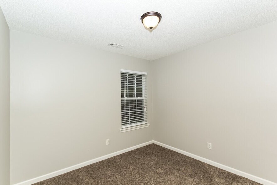 Building Photo - 345 Breeze Mdw