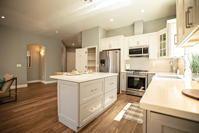 Building Photo - 563 Veneto Ct