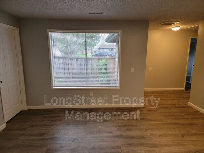 Building Photo - 3286 NE Lancaster St