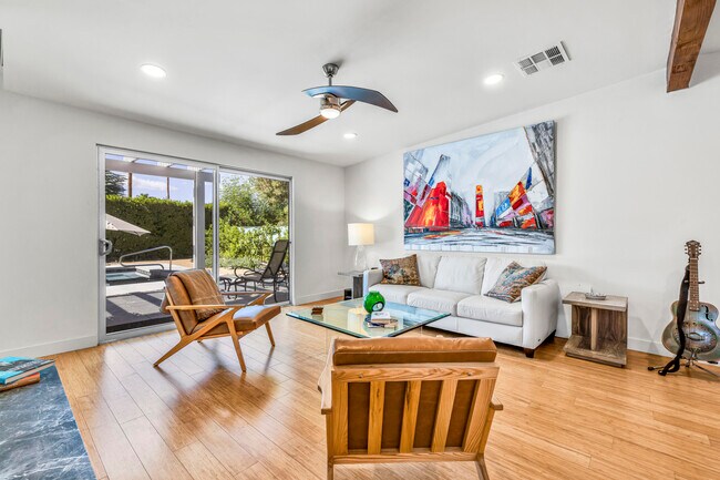 Building Photo - 37535 Melrose Dr