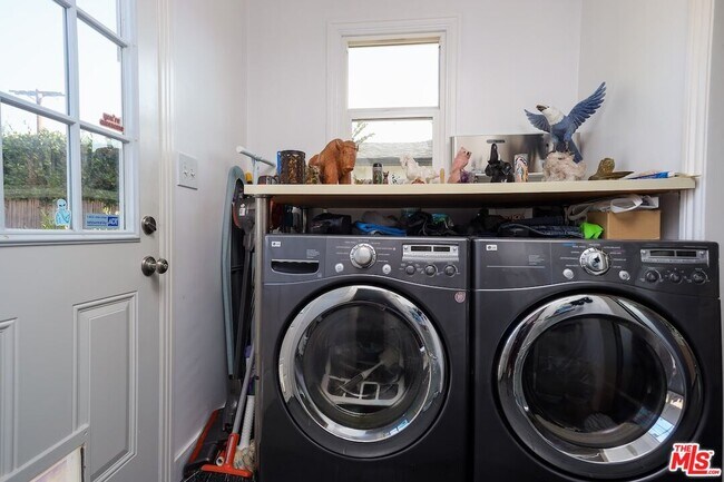 Building Photo - 5615 Wenlock St