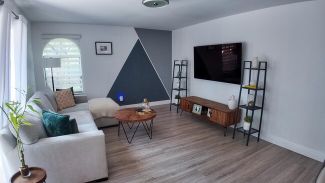 Building Photo - 8050 Severn Dr